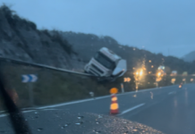 Álava: Un camión "en el alambre" provoca retenciones y riesgos