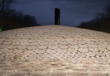 Nueva iluminación del monumento a las víctimas del terrorismo