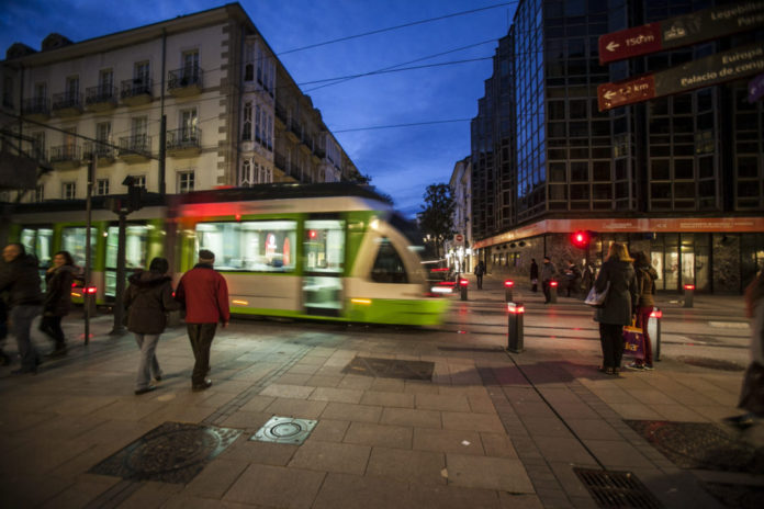 Vitoria: Cortarán 3 semanas el tranvía para evitar ruidos de alcantarillas
