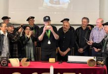 Un alavés tiene el honor de cortar el nuevo queso Idiazabal