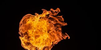 Inhala humo en un incendio de un hotel de Vitoria Echó agua a la sartén ardiendo en Vitoria ¡Dos hospitalizados!