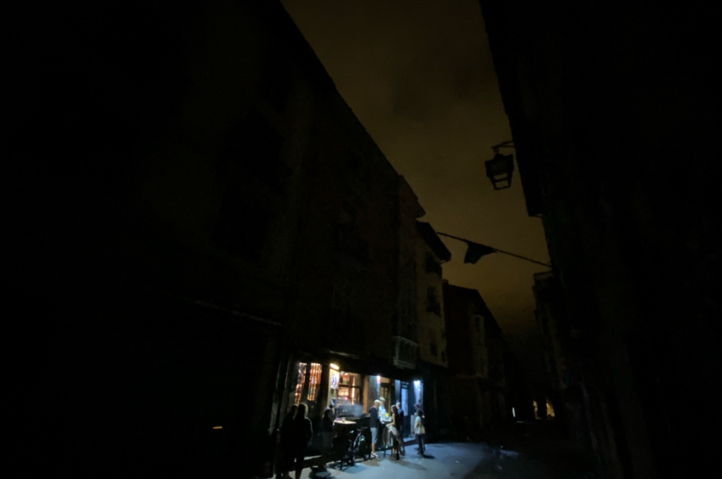 10 días de oscuridad perpetua en Vitoria ¡Solo los bares alivian!