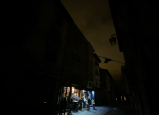 Apagones nocturnos en Vitoria 10 días de oscuridad perpetua en Vitoria ¡Solo los bares alivian!