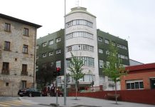 Indios por Euskadi en una furgoneta con comida y orina