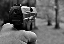 Ocio nocturno Euskadi: De navajas a pistolas simuladas Ajuste de cuentas con pistola y revólver en Vitoria