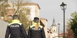 Hombre y mujer detenidos por lesionarse mutuamente en Vitoria Agresión mutua en Vitoria entre dos mujeres