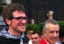 ¡Nada de rojo! ¡Proponen nuevo pañuelo para Fiestas de Vitoria! ¿Ni rojo, ni azul? ¡Proponen nuevo pañuelo para Fiestas de Vitoria!