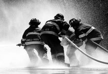 3.000 litros de agua por minuto ¡Potencia para Bomberos de Vitoria! ¡Celedón bajo fuego! Deben lanzar miles de litros de agua en Vitoria