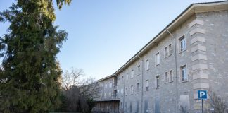 Dice que cerrará el macrocentro de inmigrantes de Vitoria La alcaldesa pide que lleguen menos refugiados a Vitoria