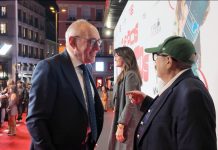 El diputado general de Álava va hasta Madrid al cine El diputado general de Álava va hasta Madrid al cine