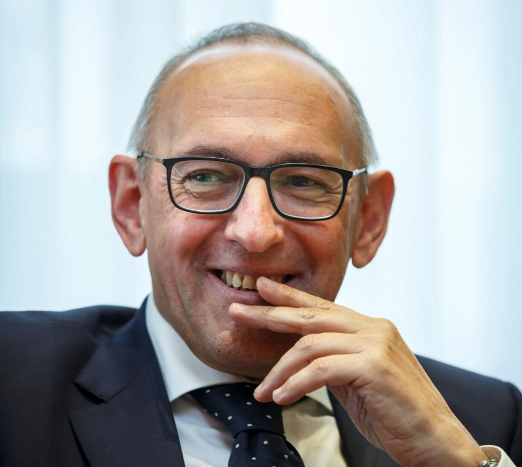 Récord histórico de sueldo de un político en Vitoria ¡114.000 euros!