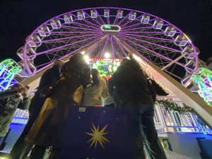 Vitoria-Gasteiz enciende la Navidad con noria y chocolate gratis