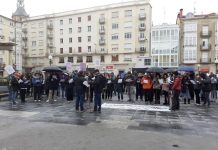 Trabajadoras de intervención social de Álava protestan frente a Diputación