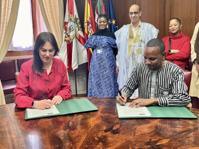 Foto-convenio-Africa-Gasteiz-768x576
