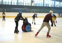 Otra plataforma adaptada en la pista de hielo de BAKH Vitoria