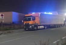 Camiones aparcan donde les sale en Vitoria