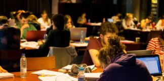 Ola ciudadana pidiendo una biblioteca nocturna en Vitoria