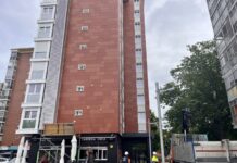 Empieza la instalación del mural del 3 de Marzo en Vitoria
