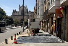 Tras 8 años, retiran la terraza ilegal del Sagartoki en Vitoria Tras 8 años, retiran la terraza ilegal del Sagartoki en Vitoria