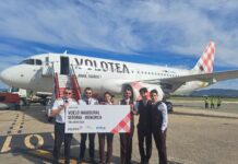 Foronda inaugura los vuelos Vitoria-Menorca