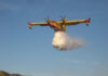 Un incendio de madrugada en Álava llega a Gipuzkoa Incendio en Álava ¡Llega un hidroavión desde una base militar!