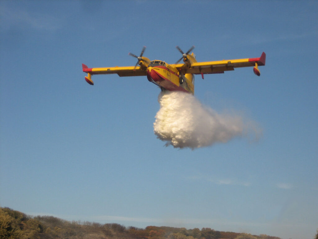 Incendio en Álava ¡Llega un hidroavión desde una base militar!