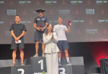 Minuto de silencio de los ganadores del Ironman de Vitoria ¡Fotos!