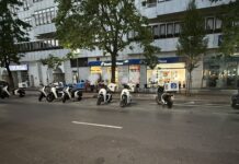 Motos de reparto acaparan parkings en Vitoria ¡Ojo, peligran! Vitoria intervendrá por motos de reparto que acaparan parkings