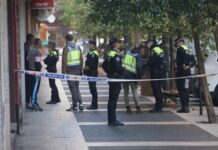 Infierno cotidiano de vivir junto a una lonja okupada en Vitoria El infierno cotidiano de vivir junto a una lonja okupada en Vitoria