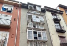 Un edificio de Vitoria, camino del derribo