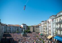 Sol de justicia y miles de vitorianos reciben a Celedón Txiki ¡Fotos!
