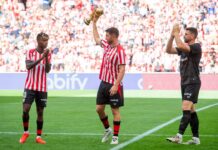 El Athletic homenajea al alavés El Athletic homenajea al alavés
