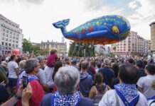La Ballena en Bilbao ¡Fotos! ¡El alcalde en 5ª fila con el pueblo! La Ballena en Bilbao ¡Fotos! ¡El alcalde en 5ª fila con el pueblo!