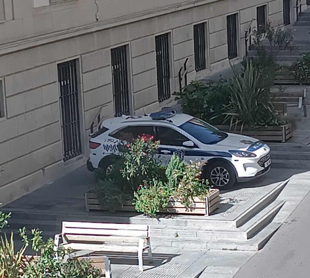 Sigue el 'aparca donde te sale' en Vitoria ¡A la sombrita!
