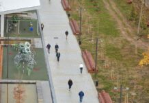 Niños vuelven a casa ‘negros’ en Vitoria Niños vuelven casa 'negros' en Vitoria