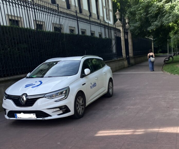 aparcar-vitoria Nuevo capítulo del 'aparcan donde les sale' en Vitoria.