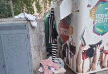 Caos en contenedores de ropa de Vitoria ¿Quién crees es culpable? Caos en los contenedores de ropa de Vitoria