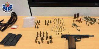 Sale con una pistola por Vitoria y olvida las balas en el bar Sale con una pistola por Vitoria y olvida las balas en el bar