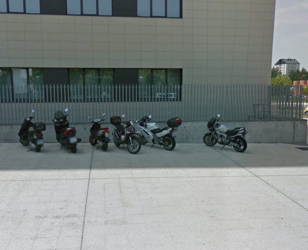 Motos por la acera ¡La Policía de Vitoria sabe y no actúa!