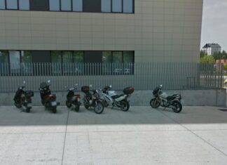 Motos en la acera ¡La Policía de Vitoria lo sabe! Motos por la acera ¡La Policía de Vitoria sabe y no actúa!