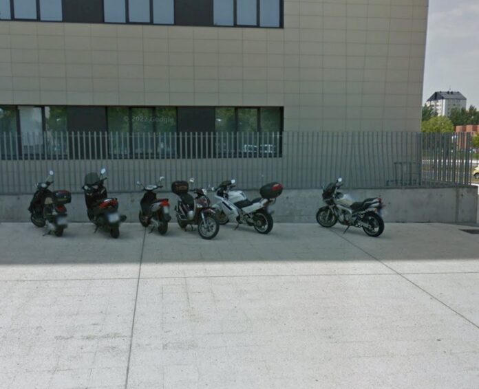 MOTO-ACERA-SALE Motos por la acera ¡La Policía de Vitoria sabe y no actúa!