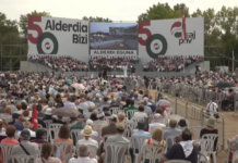 Agricultores cabreados van a la fiesta del PNV en Vitoria