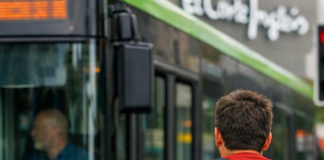 El pasajero más gafado de Vitoria ¡Pierde autobuses por segundos! El pasajero más gafado de Vitoria ¡Pierde autobuses por segundos!