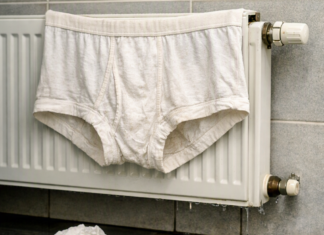 Vitoria: Duchas en calzoncillos y papel higiénico como toallas Vitoria: Duchas en calzoncillos y papel higiénico como toallas