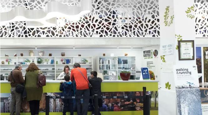 oficina-turismo-vitoria-tasa-turistica Tasa turística Vitoria-Bilbao: Más caro para VIPS, resto más barato