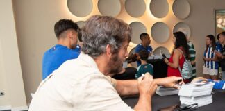 Mensaje de Quique a pesimistas del Alavés ¡Chute emocional! Mensaje de Quique a pesimistas del Alavés ¡Golpe emocional en la mesa!