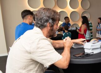 Mensaje de Quique a pesimistas del Alavés ¡Chute emocional! Mensaje de Quique a pesimistas del Alavés ¡Golpe emocional en la mesa!