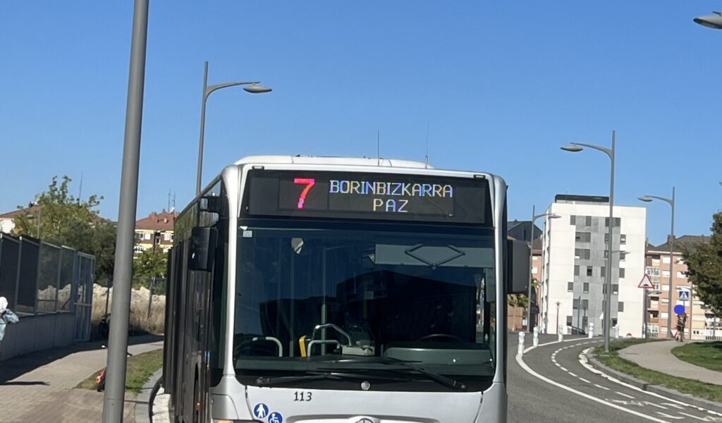Ayuntamiento de Vitoria investiga si su trabajador orinó en la calle