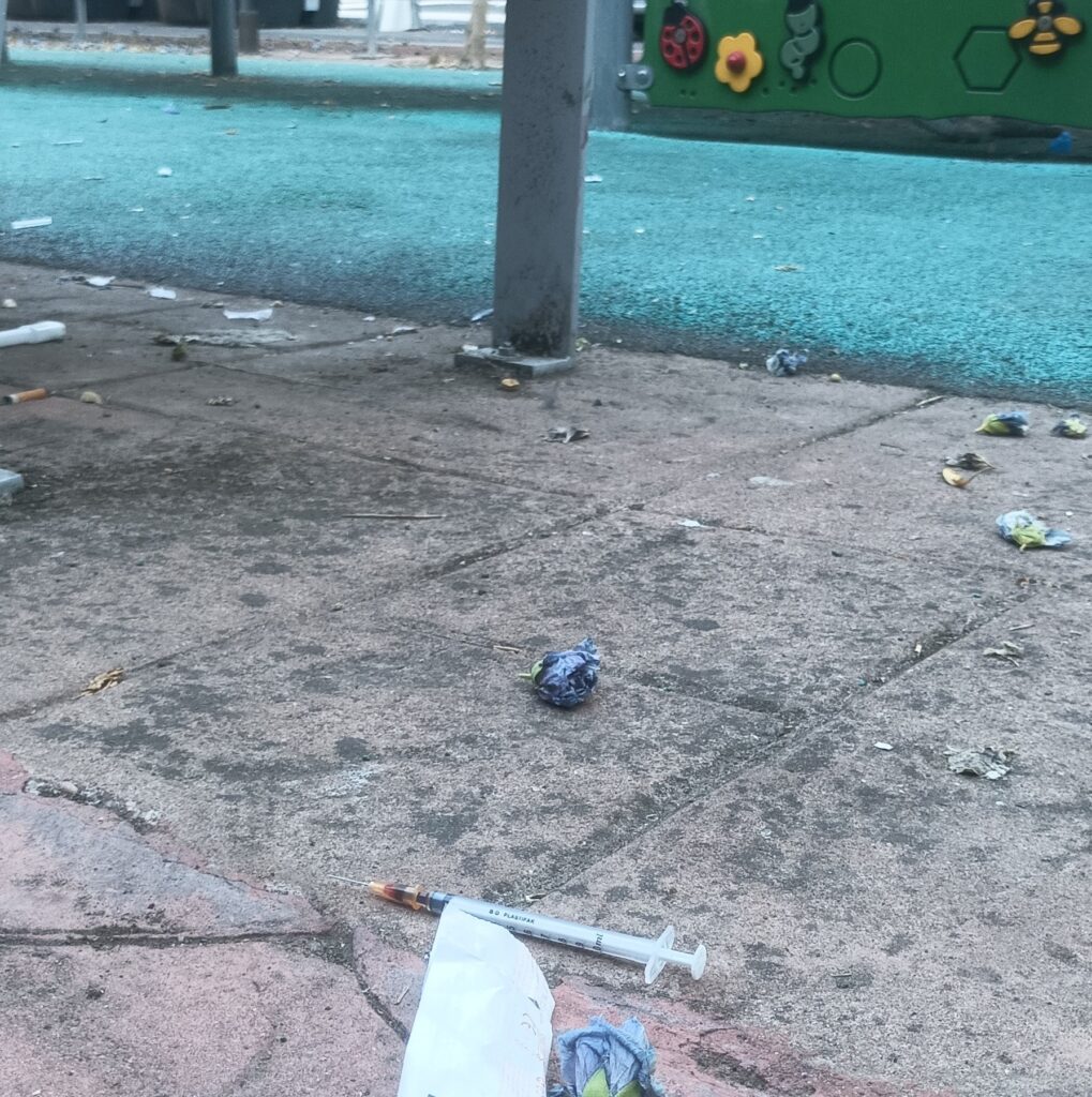 Reaparecen jeringuillas en parques infantiles de Vitoria