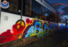 Grafiteros chocan en su huida contra el coche policial